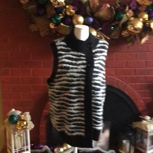Chico’s black and white vest sz 3 /large